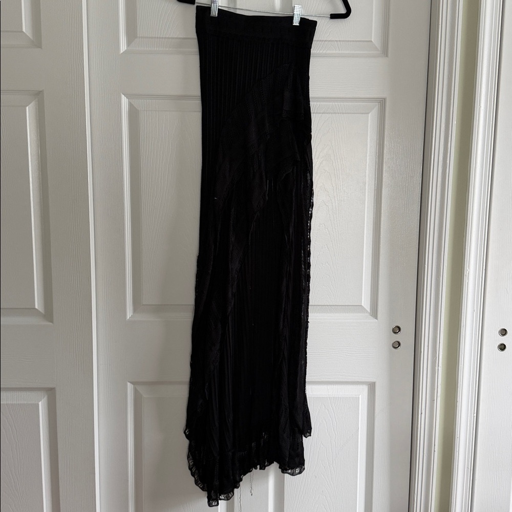 Guess Black High Slit Sultry Maxi Skirt Size XS - Picture 4 of 9